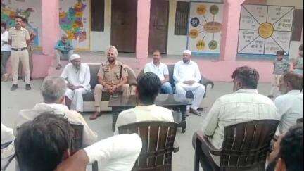 प्रताप नगर थाना प्रभारी बलकार सिंह ने कलेसर में ग्रामीणों को नशे के दुष्प्रभाव और यातायात नियमों की जानकारी दी