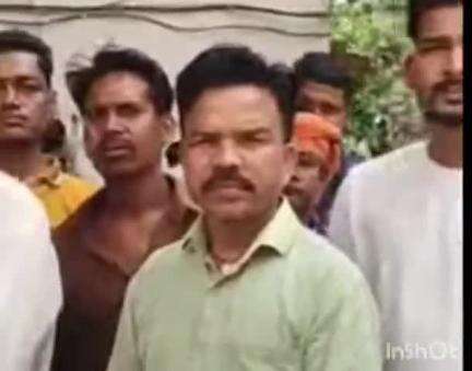 प्रतापपुर: केवरा क्षेत्र में जनपद सदस्य के पति द्वारा जातिगत टिप्पणी पर समाज के लोगों ने थाने पहुंचकर कार्रवाई की मांग की