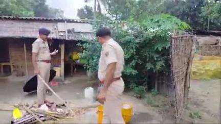 ठाकुरगंज: ठाकुरगंज प्रखंड: गलगलिया पुलिस ने 120 लीटर शराब की नष्ट