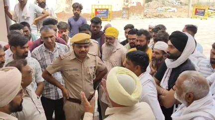 पदमपुर: 25 बीबी गांव से लापता युवती का सुराग न मिलने पर आक्रोशित परिजनों ने थाने में किया हंगामा
