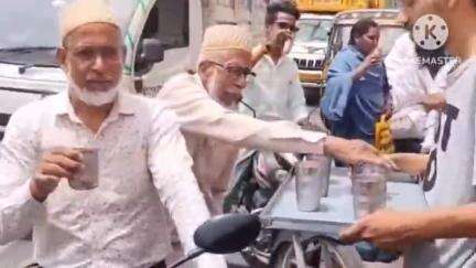 नीमच नगर: सिख समाज ने गुरु अर्जन देव जी के शहीदी पर्व पर कच्ची लस्सी का लंगर लगाकर लोगों को शरबत पिलाया