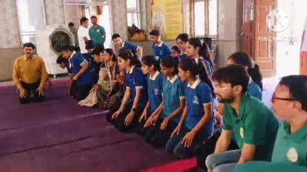 दौसा: राजस्थान सेकेंडरी बोर्ड के टॉपर विद्यार्थी पहुंचे फलसे वाले बालाजी, कार्यक्रम का आयोजन कर लिया आशीर्वाद