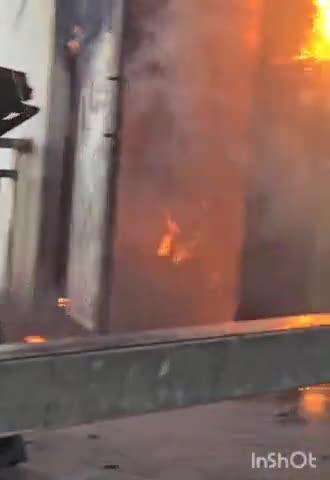 आगरा: फतेहाबाद रोड स्थित बसेरा हाइट्स के 11वीं फ्लैट में लगी आग, मची अफरा-तफरी, फायर विभाग ने पाया काबू