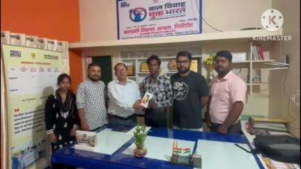 गिरिडीह: विलुप्त होती आदिम जनजाति बिरहोर समुदाय के मुकेश बिरहोर मैट्रिक पास करने के बाद बरगंडा के बनवासी विकास आश्रम पहुंचे