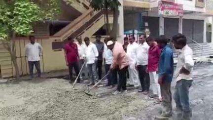 మహబూబ్ నగర్ అర్బన్: మహబూబ్నగర్ పురపాలక పరిధిలోని 19వ వార్డు లో ఎట్టకేలకు రోడ్డు సమస్యకు పరిష్కారం