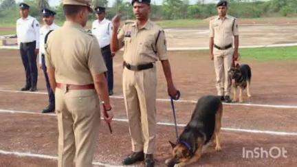 धमतरी: रुद्री पुलिस लाइन में एसपी ने ली परेड की सलामी, आपात स्थिति से निपटने के लिए किया गया मॉक ड्रिल