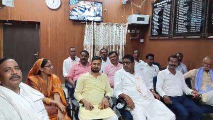 सरैया: सरैया प्रखंड मुख्यालय में प्रखंड विकास पदाधिकारी ने 20 सूत्री सदस्यों के साथ बैठक की