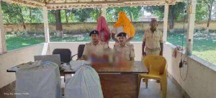 कटिहार जिला के बरारी थाना पुलिस द्वारा नशे के विरुद्ध कार्रवाई करते हुए  कुल-203.5 लीटर विदेशी शराब के साथ 02 तस्कर गिरफ्तार I