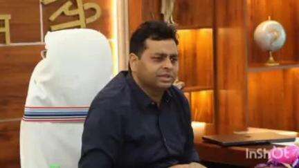 चाईबासा: समाहरणालय में साप्ताहिक जनता दरबार का आयोजन, उपायुक्त ने सुनी लोगों की फरियाद