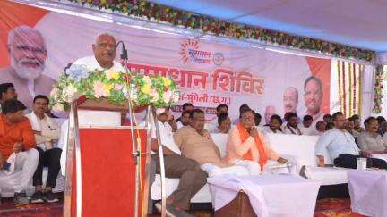 मुंगेली: ग्राम छतौना में समाधान शिविर का आयोजन, विधायक श्री मोहले ने कहा- शासन की योजनाओं का लाभ पात्र लोगों को अवश्य मिले