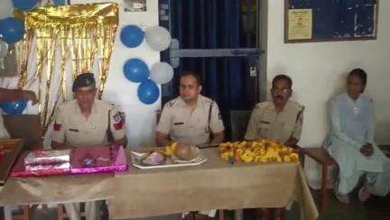 मंडला: 31 मई को सेवानिवृत्त होने वाले प्रधान आरक्षक के लिए अंजनिया चौकी में हुआ विदाई समारोह
