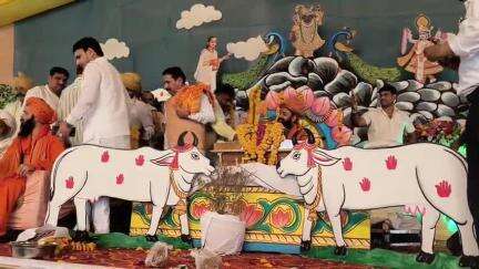 जौरा: जौरा शहर के छड़ेह गांव में श्रीमद् भागवत कथा में शामिल होने पहुंचे कृषि मंत्री ऐदल सिंह कंसाना