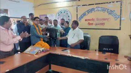कर्माटांड /विद्यासागर: प्रखंड सह अंचल कार्यालय में विदाई समारोह का आयोजन, कर्मचारी परेशान दास को दी विदाई, सीओ रहे मौजूद