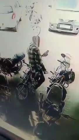 रायसिंहनगर: रायसिंहनगर शहर में दिनदहाड़े हुई मोटरसाइकिल चोरी का सीसीटीवी फुटेज आया सामने