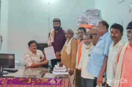 चंद्रपूर: घरकुल धारकांना जवळील नदी नाल्यावरून रेती पुरवठा  करा ;प्रहार जिल्हाप्रमुखाचे वरोरा तहसीलदार यांना निवेदन