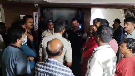 इंदौर: पलासिया में इलाज के दौरान नवजात की मौत, परिजनों ने लापरवाही का आरोप लगाकर किया हंगामा
