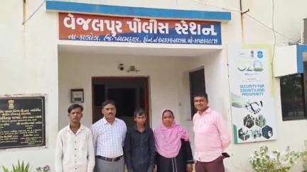 કાલોલ: કર્ણાટકના ગુમ થયેલા બાળકને શોધી કાઢીને તેના પરિવાર સાથે મિલન કરાવતી વેજલપુર પોલીસ સ્ટેશનની ટીમ