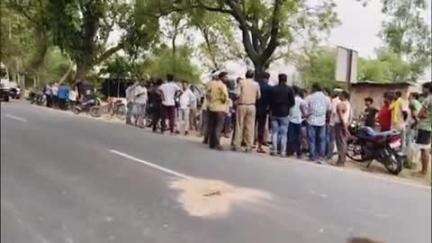 डलमऊ: बभन का पुरवा गांव के पास डंफर की टक्कर से मोटरसाइकिल सवार युवक की हुई दर्दनाक मौत, मचा कोहराम