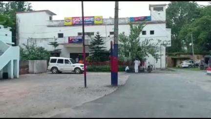 डुमरी: डुमरी-बेरमो मार्ग पर NH-19 के पास अंग्रेजी शराब दुकान में खिड़की तोड़कर ₹62000 की चोरी