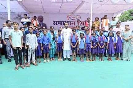 सुकमा: मुख्यमंत्री ने 10वीं में राज्य की टॉपर एवं स्कूली बच्चों से संवाद कर खेलो इंडिया सुकमा के खिलाड़ियों को किट प्रदान किया