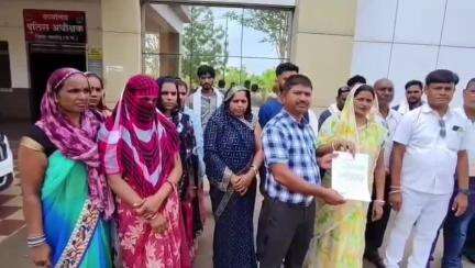 बालोद: सरपंच पर छेड़छाड़ का आरोप, गिरफ्तारी न होने पर सतनामी समाज भड़का, आंदोलन की दी चेतावनी