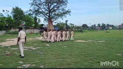 मधेपुरा: मधेपुरा जिला पुलिस केंद्र में पुलिस अधिकारियों और कर्मियों ने परेड का आयोजन किया