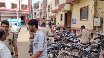 मंदसौर: रेलवे स्टेशन रोड पर भीम आर्मी की बैठक में सामाजिक तत्वों ने भीमराव अंबेडकर के झंडे का किया अपमान