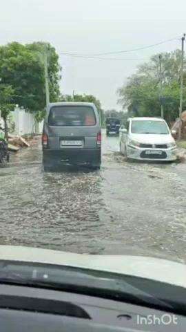 उच्चैन: उच्चैन मुढ़ेरा रोड पर जल भराव की समस्या से लोग परेशान