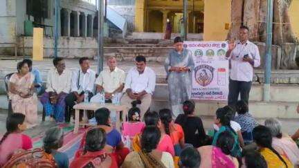 రాయదుర్గం: శక్తి యాప్ వినియోగంపై పట్టణంలో విస్తృతంగా అవగాహన కల్పిస్తున్న పోలీసు అధికారులు