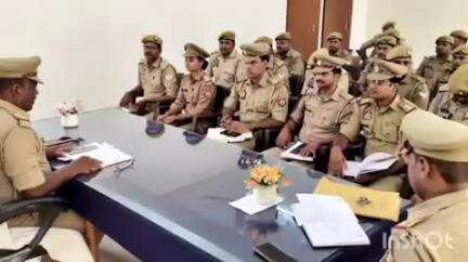 नानपारा: रिसिया थाना प्रभारी ने स्टाफ के साथ मीटिंग कर संबंधितों को दिए आवश्यक दिशा-निर्देश