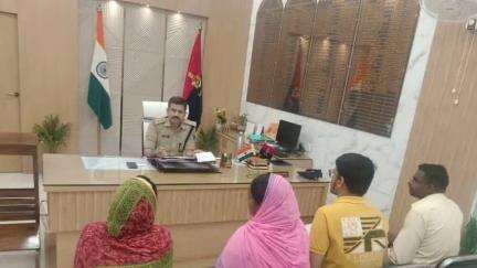जगदीशपुर: भागलपुर: वरीय पुलिस अधीक्षक ने जनता दरबार में फरियादियों की शिकायतें सुनीं