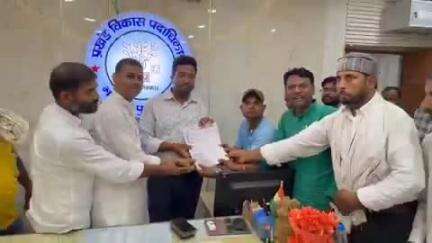 भगवानपुर: भगवानपुर प्रखंड कार्यालय स्थानांतरण के विरोध में महुआ विधायक मुकेश रोशन ने की पदयात्रा