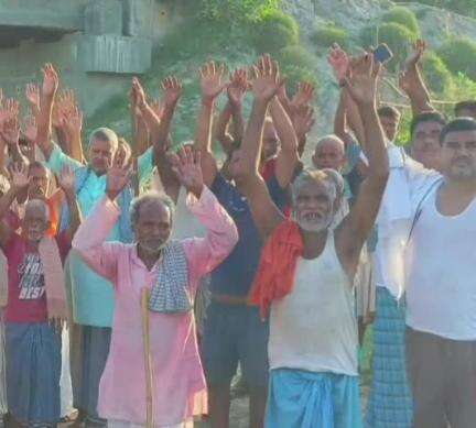 ग्वालपाड़ा: परोकिया गांव के दास टोला में सड़क नहीं बनने से ग्रामीण परेशान