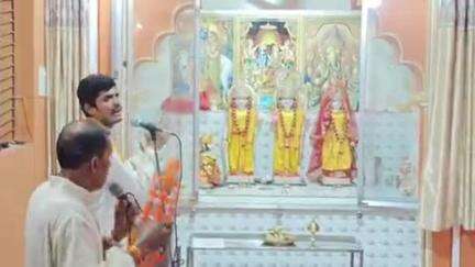 बांधवगढ़: जय स्तंभ राम दरबार मंदिर में हुई राम दरबार की आरती, पुजारी ने किया प्रसाद वितरण