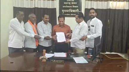 जळगाव: नशिराबादमध्ये डासांचा हैदोसामुळे डेंग्यूच्या रुग्णांची वाढ, माजी सरपंचांसह ग्रामस्थांचे नगरपरिषदेला निवेदन
