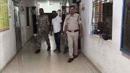 कोंडागांव: कोण्डागांव पुलिस ने सोनी के नाम पर नकली टीवी बेचने वाले दो ठगों को किया गिरफ्तार, कार सहित ₹7.20 लाख की सामग्री जब्त