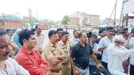 अचलपूर: अचलपूर पालिकेची अतिक्रमण निर्मुलन मोहीम; बैतूल मार्गावरील अतिक्रमण हटविले