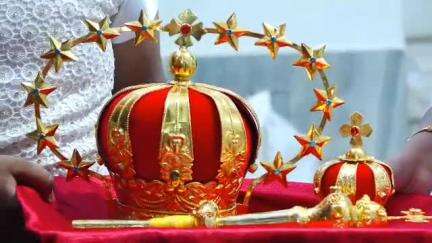 கீழ்வேளூர்: வேளாங்கண்ணி பேராலயத்தில் மாதாவிற்கு தங்க கிரீடத்தால்  முடிசூட்டும் நிகழ்ச்சியில் திரளான பக்தர்கள் பங்கேற்பு