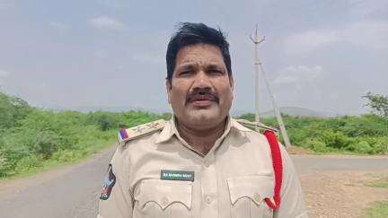 గిద్దలూరు: బేస్తవారిపేట మండలం పివిపురం గ్రామంలో జరిగిన చోరీ ఘటనపై వివరాలు వెల్లడించిన ఎస్సై రవీంద్రారెడ్డి