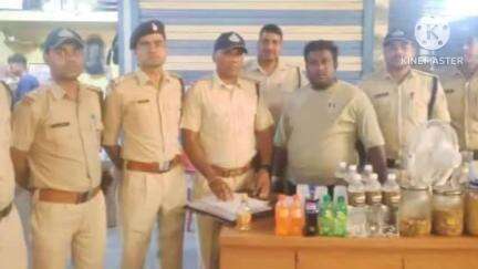 नीमच नगर: आबकारी विभाग और पुलिस बल ने नीमच में ढाबों पर दबिश देकर शराब जब्त की, तीन मामले दर्ज