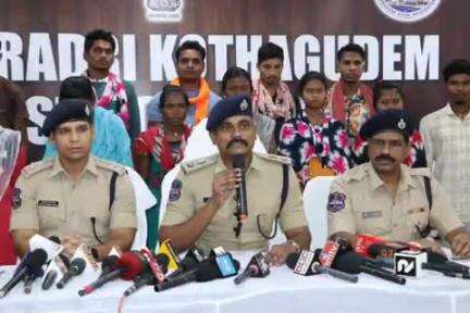सुकमा: सुकमा जिले में सक्रिय नक्सलियों ने तेलंगाना पुलिस के समक्ष किया आत्मसमर्पण