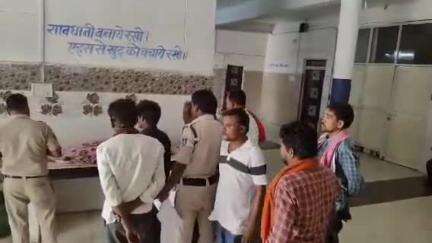 रहली: चांदपुर में करंट लगने से मां की मौत, बचाने में बेटा-भांजी झुलसे, तार पर सूख रही थी साड़ी