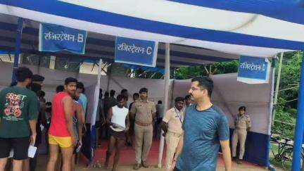 जगदीशपुर: भागलपुर: वरीय पुलिस अधीक्षक ने मारवाड़ी कॉलेज में होमगार्ड बहाली की शारीरिक दक्षता परीक्षा का निरीक्षण किया