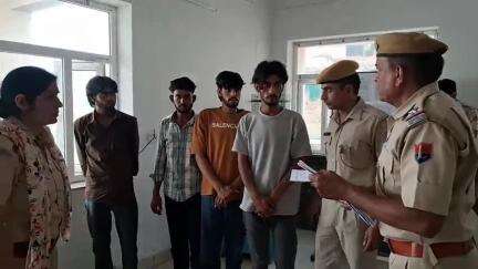 चूरू: धर्मस्तूप के पास से पुलिस ने 4 युवकों को किया गिरफ्तार, बाबोसा मंदिर के पास लाठी-डंडे लेकर घर में घुसने का आरोप