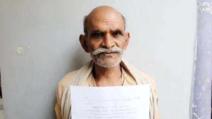 मऊरानीपुर: मऊरानीपुर में पुलिस क्षेत्राधिकारी की चौखट पर बुजुर्ग ने न्याय की मांग कर मदद मांगी