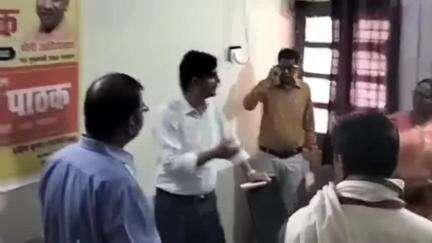रसड़ा: अपर आयुक्त ने रसड़ा स्कूल, सीएचसी और ब्लॉक का किया निरीक्षण