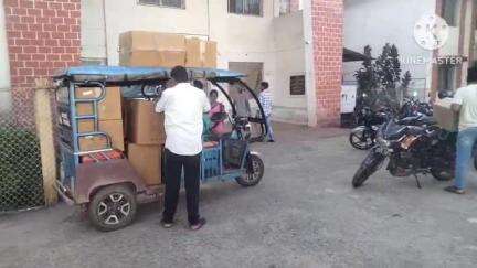 पथरगामा: बाल विकास परियोजना कार्यालय से आंगनबाड़ी केंद्र में बर्तन वितरित