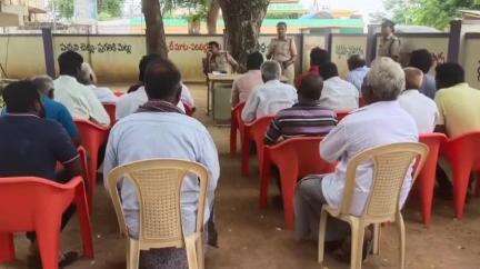 సంతనూతలపాడు: అమ్మనబ్రోలు గ్రామంలో శాంతి భద్రత పరిరక్షణలో భాగంగా ఇరు వర్గాల వారితో సమావేశం నిర్వహించిన సీఐ శ్రీకాంత్ బాబు