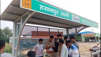 छिबरामऊ के सिकंदरपुर के आगे प्रतीक्षालय में भंते का सब मिलने से मचा कोराम सूचना पर पहुंची पुलिस परिजनों को दी जानकारी