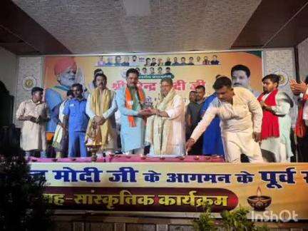 बिक्रमगंज: बिक्रमगंज में प्रधानमंत्री के आगमन की खुशी में कार्यकर्ताओं ने दीपोत्सव एवं सांस्कृतिक कार्यक्रम का आयोजन किया